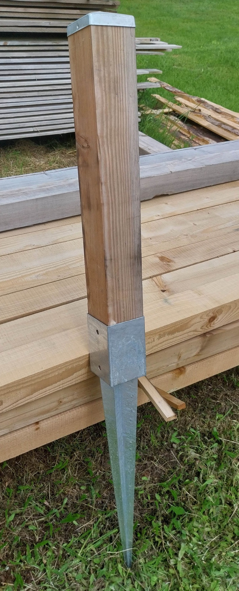 Pied de poteau à planter